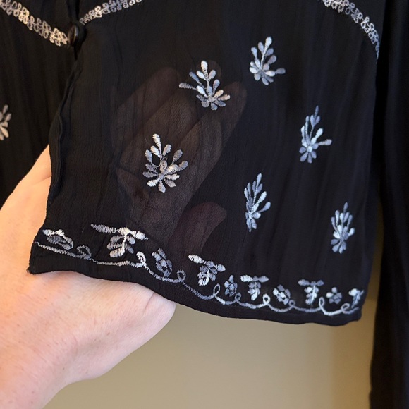 PASSPORT Black Long-Sleeve Sheer Embroidered Crop Blouse size medium - Picture 9 of 12
